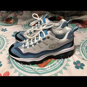 Women’s Skechers size 8